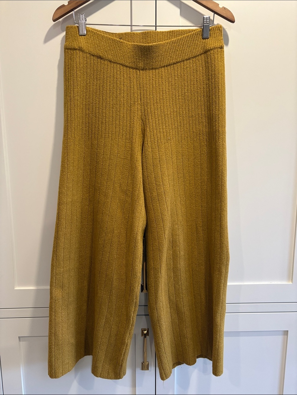 Who What Wear Ribbed Wide-Leg Cropped Knit Pants in Mustard Yellow Size Medium